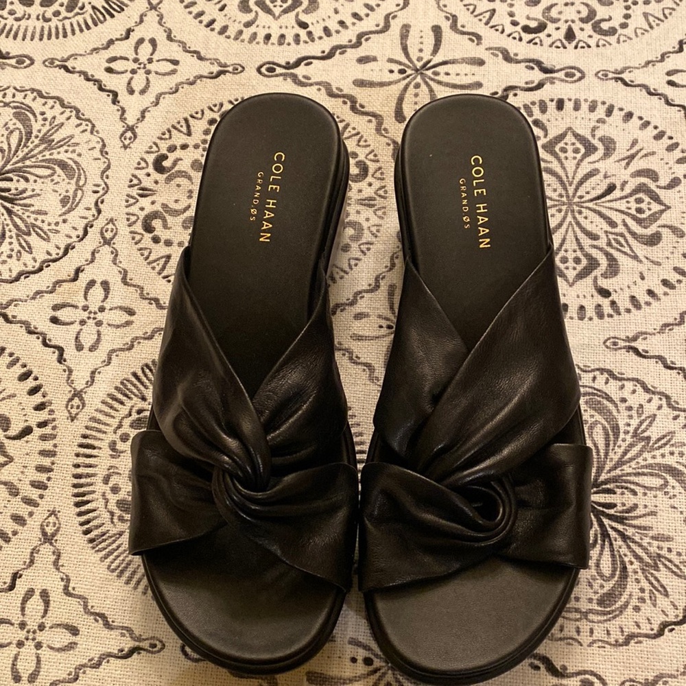 COLE HAANGRAND. OS women’s platform sandals